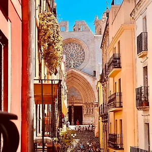 encantador-apartamento-con-vistas-a-la-catedral.top-hotels-tarragona.com/